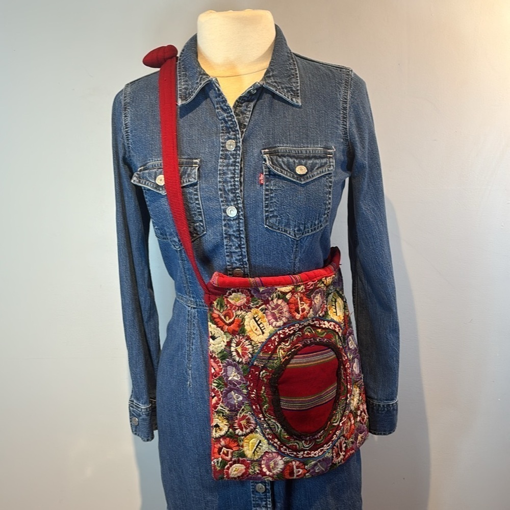 Authentic Guatemalan embroidered floral Crossbody bag circa 1995
